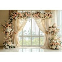 Toile de Fond Florale pour Photocall Mariage, grande baie, rideaux crème et fleurs ivoire