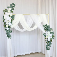 Compositions florales et voilages rustiques pour arche de mariage, pour un décor de cérémonie