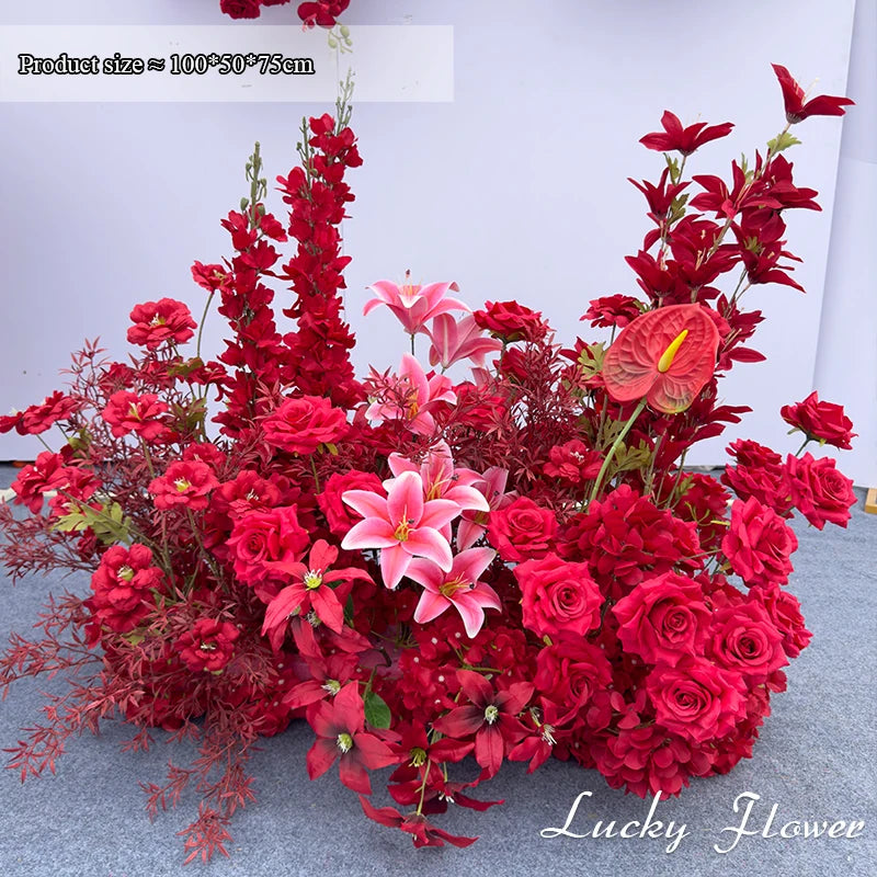 Fleurs Rouges pour Fond de Mariage, Roses, Lys et Anthuriums, rangée au sol, 100 × 50 × 75 cm