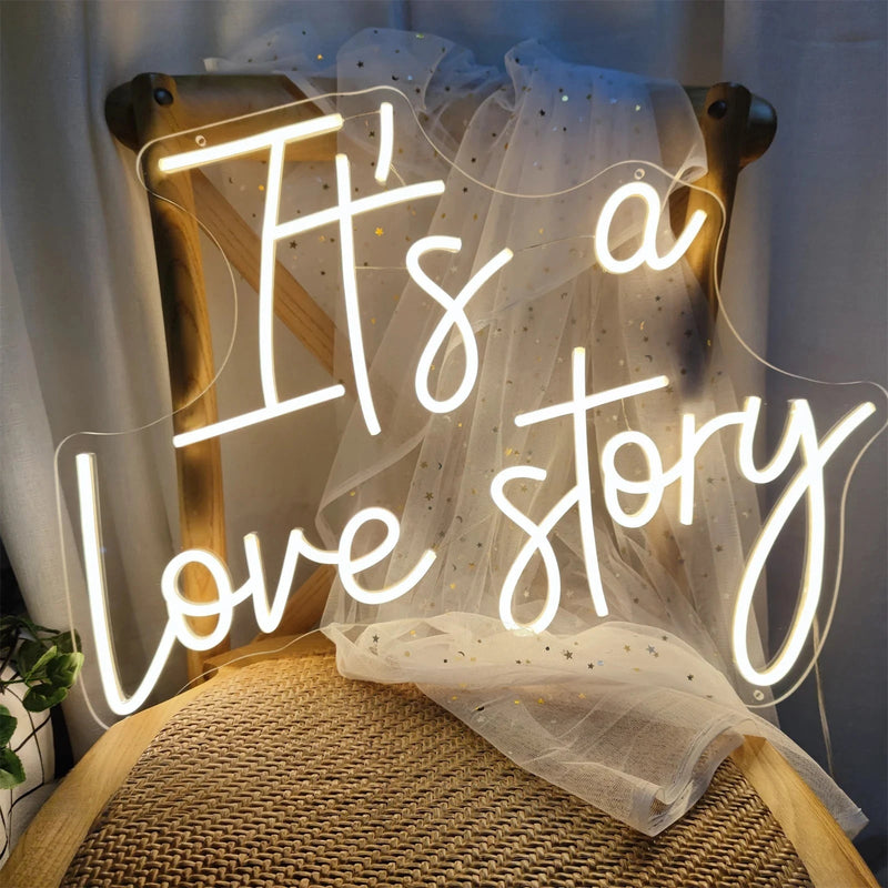 Néon mariage « It's a Love Story », pour la table d'honneur