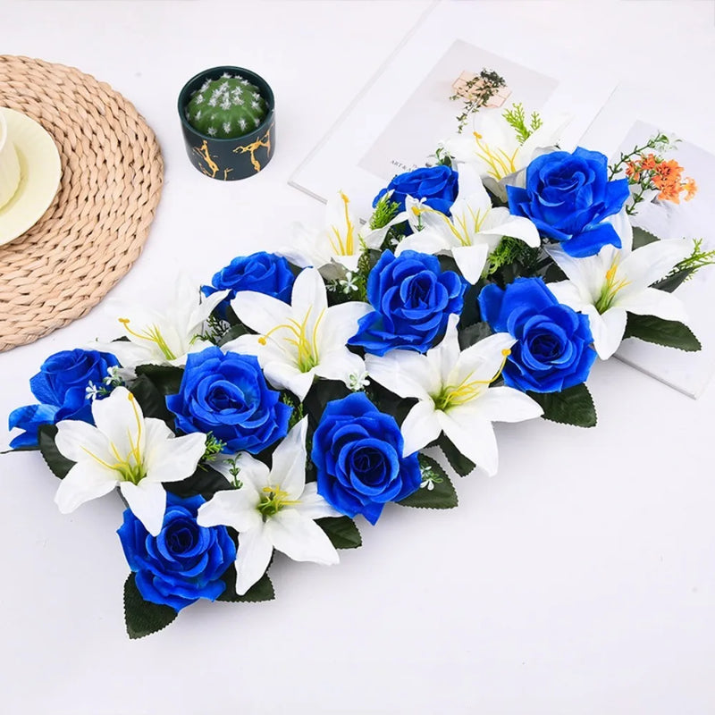 Mur de Fleurs Artificielles, Rangée de Roses et Lys, coloris bleu roi et blanc