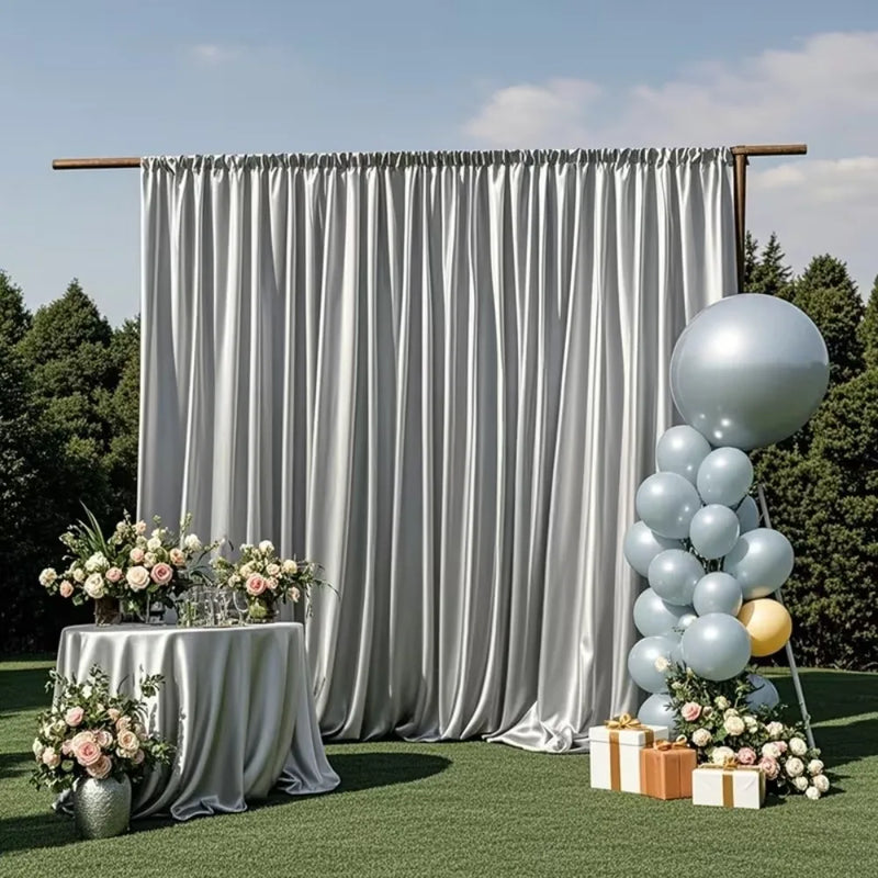 Rideau Satin Brillant pour Fond de Cérémonie, 140 cm de Large, coloris argenté