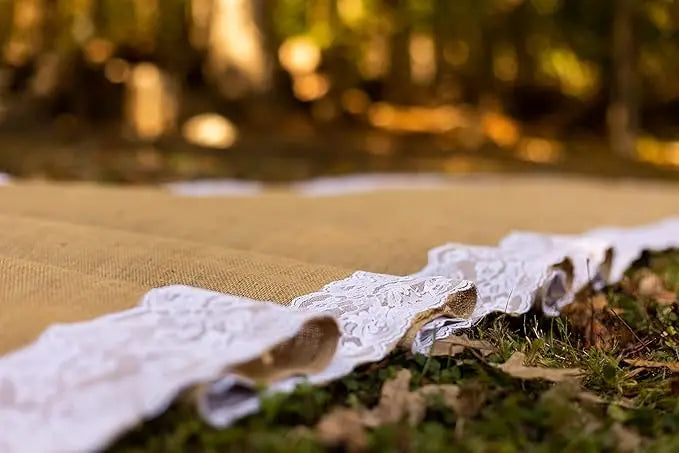 Tapis d'Allée Mariage Champêtre en Toile de Jute, toile de jute, bordure en dentelle blanche