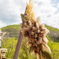 Arche de mariage en bois triangulaire champêtre, à habiller de fleurs et de voilage