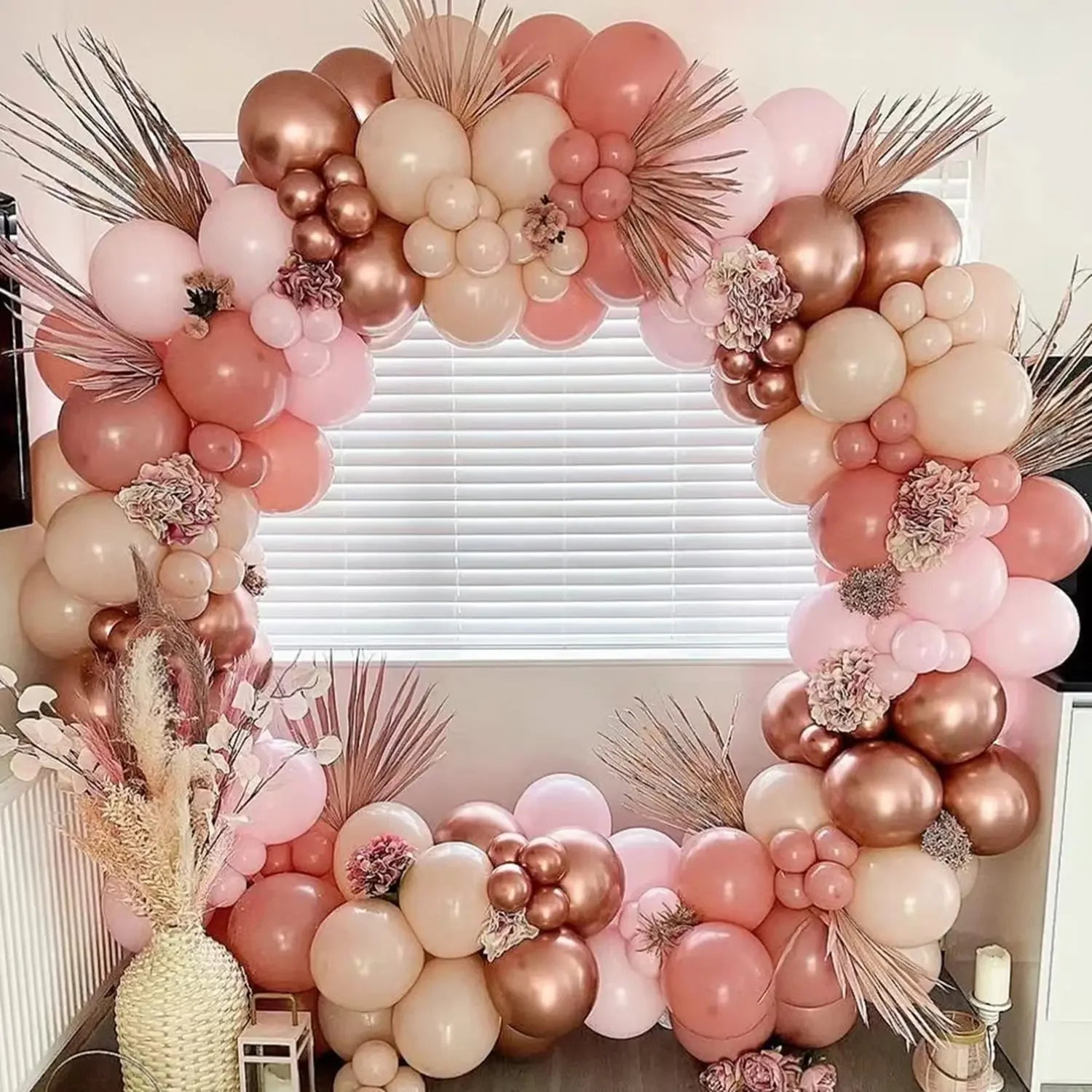 Kit Arche de Ballons Rose Poudré et Nude, 96 à 182 Pièces, vue d'ensemble