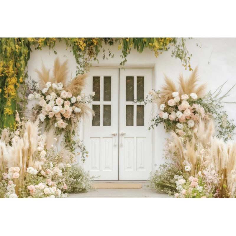 Toile de Fond Florale pour Photocall Mariage, porte blanche, pampa et bouquets ivoire